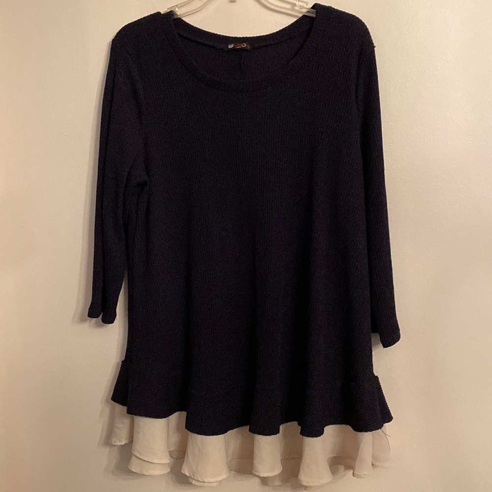 Vision Navy Scoop Neck Sweater w Cream Flounced Hem Size Large